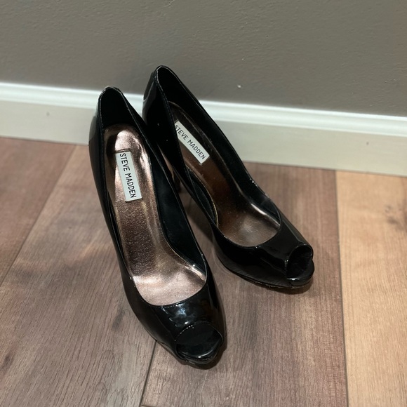 Steve Madden Black Patent Leather Peep Toe Heels with Animal Print Heel - Picture 3 of 16